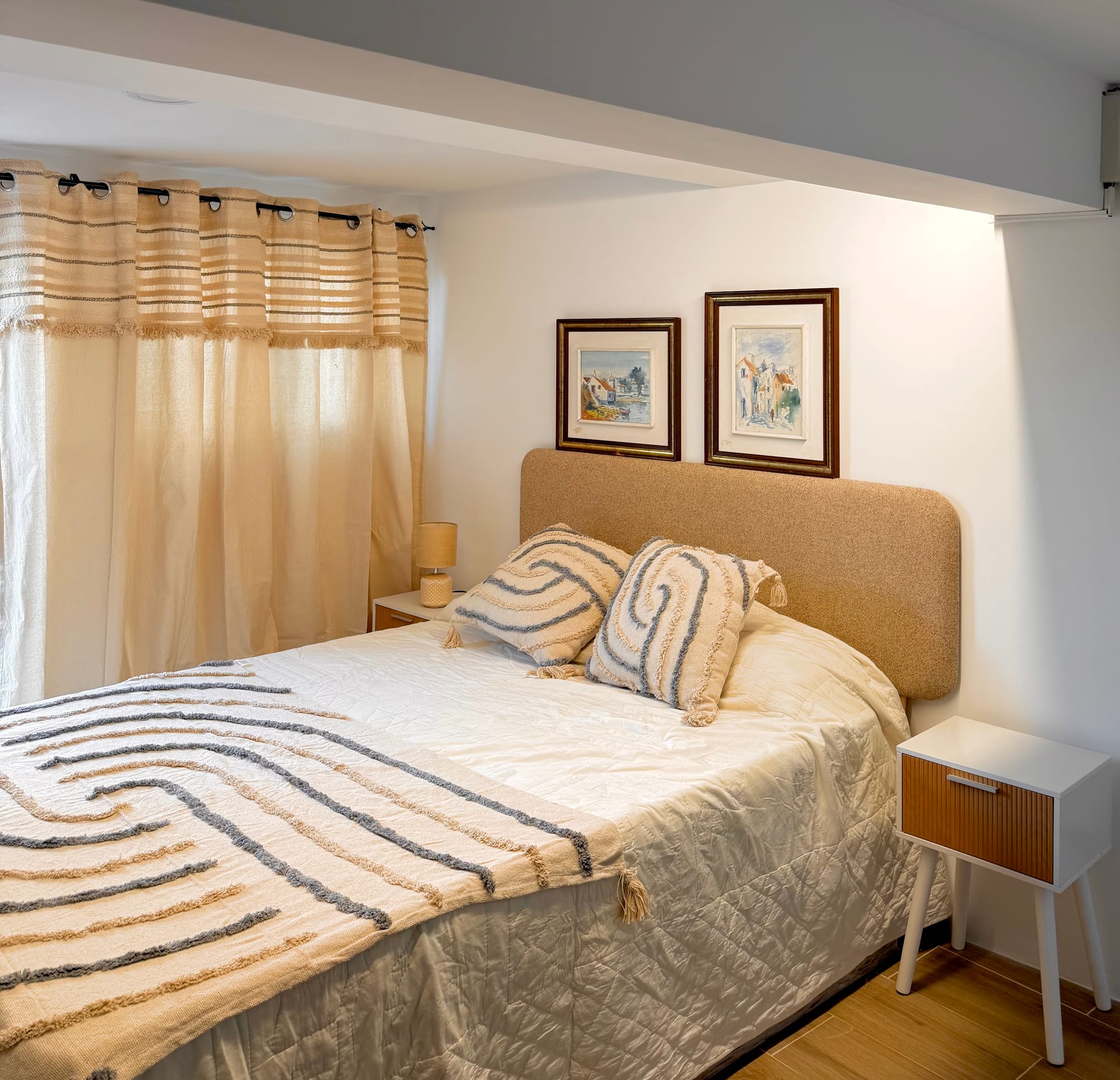 Quarto com cama de casal